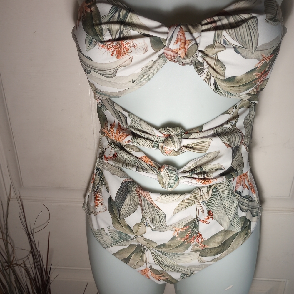 FLOWER PRINTED ONE PIECE SWIMSUIT Body Enhancing Design Nature Lovers Size Small - Picture 10 of 12